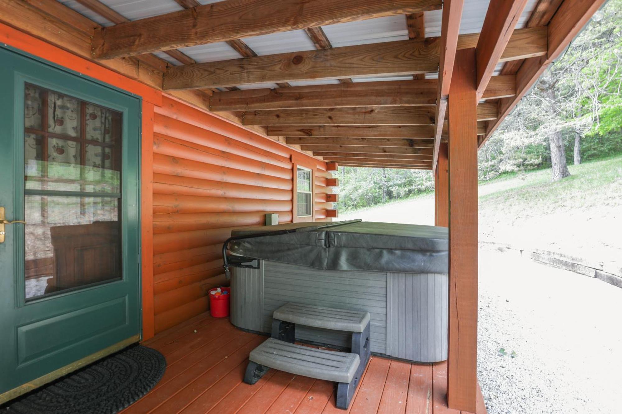 Family Escape In Hocking Hills 3br, Hot Tub, Xbox Holiday home Logan