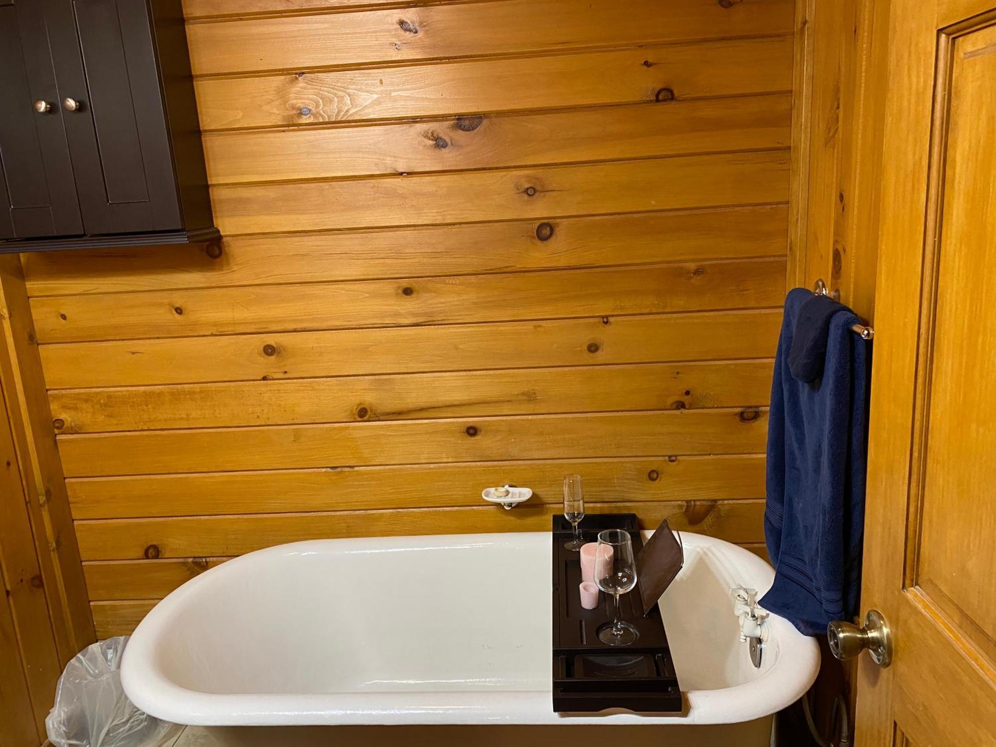 Family Escape In Hocking Hills 3br, Hot Tub, Xbox Holiday home *